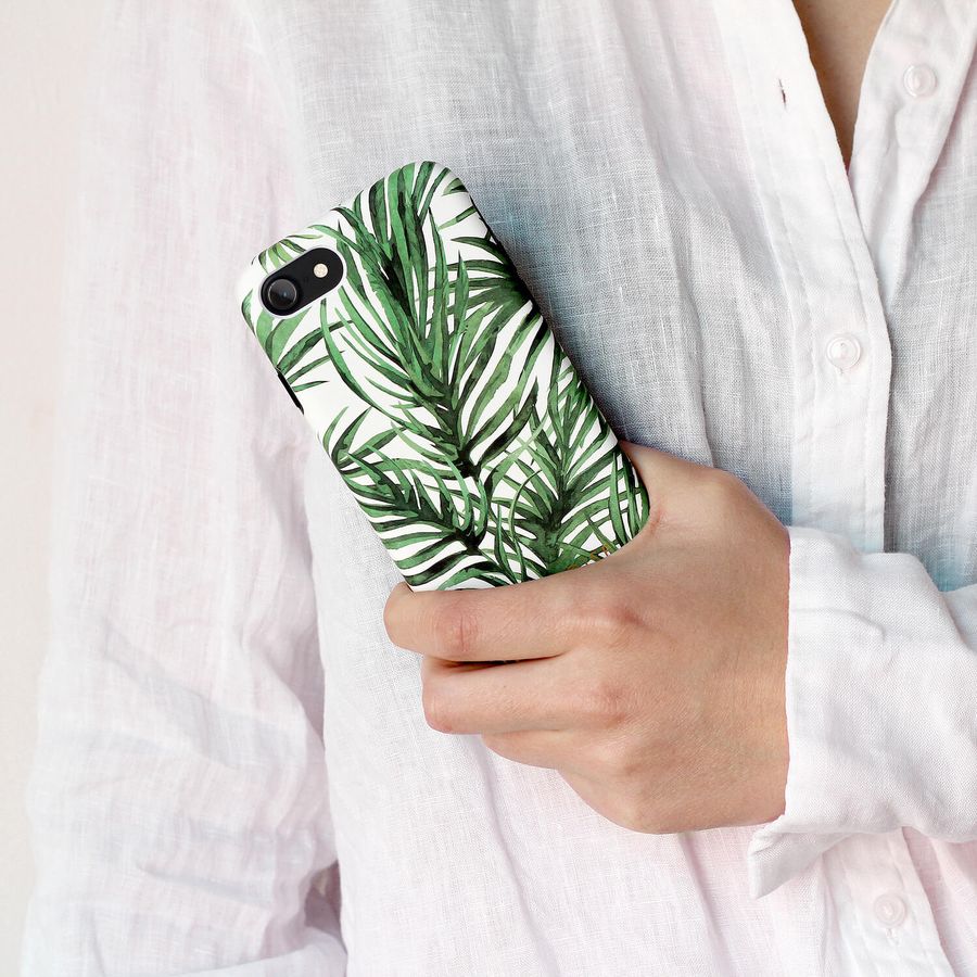 Fiji Palm case in hand